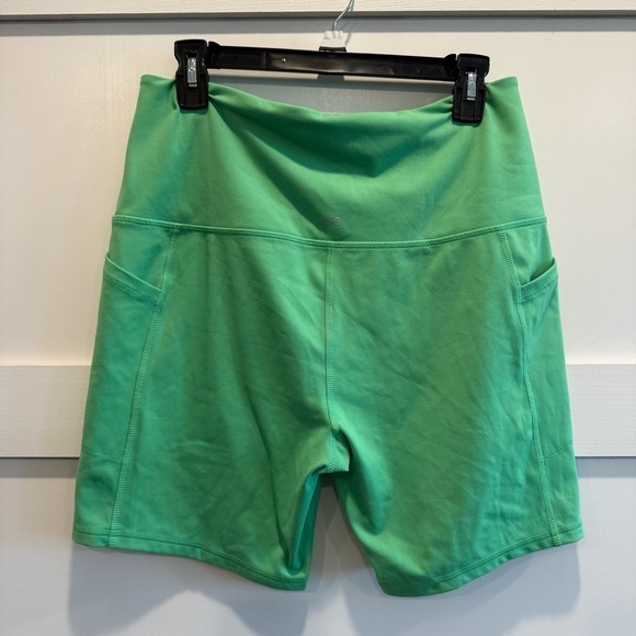DSG Women's Vibrant Green Bike Shorts - Picture 5 of 6